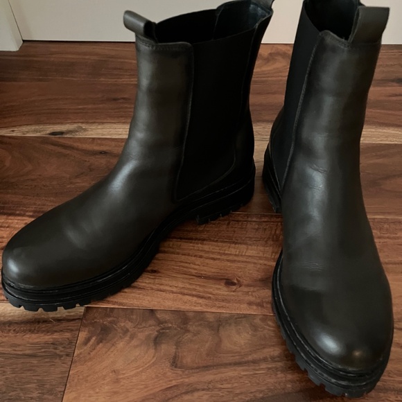 Boots - Picture 2 of 7